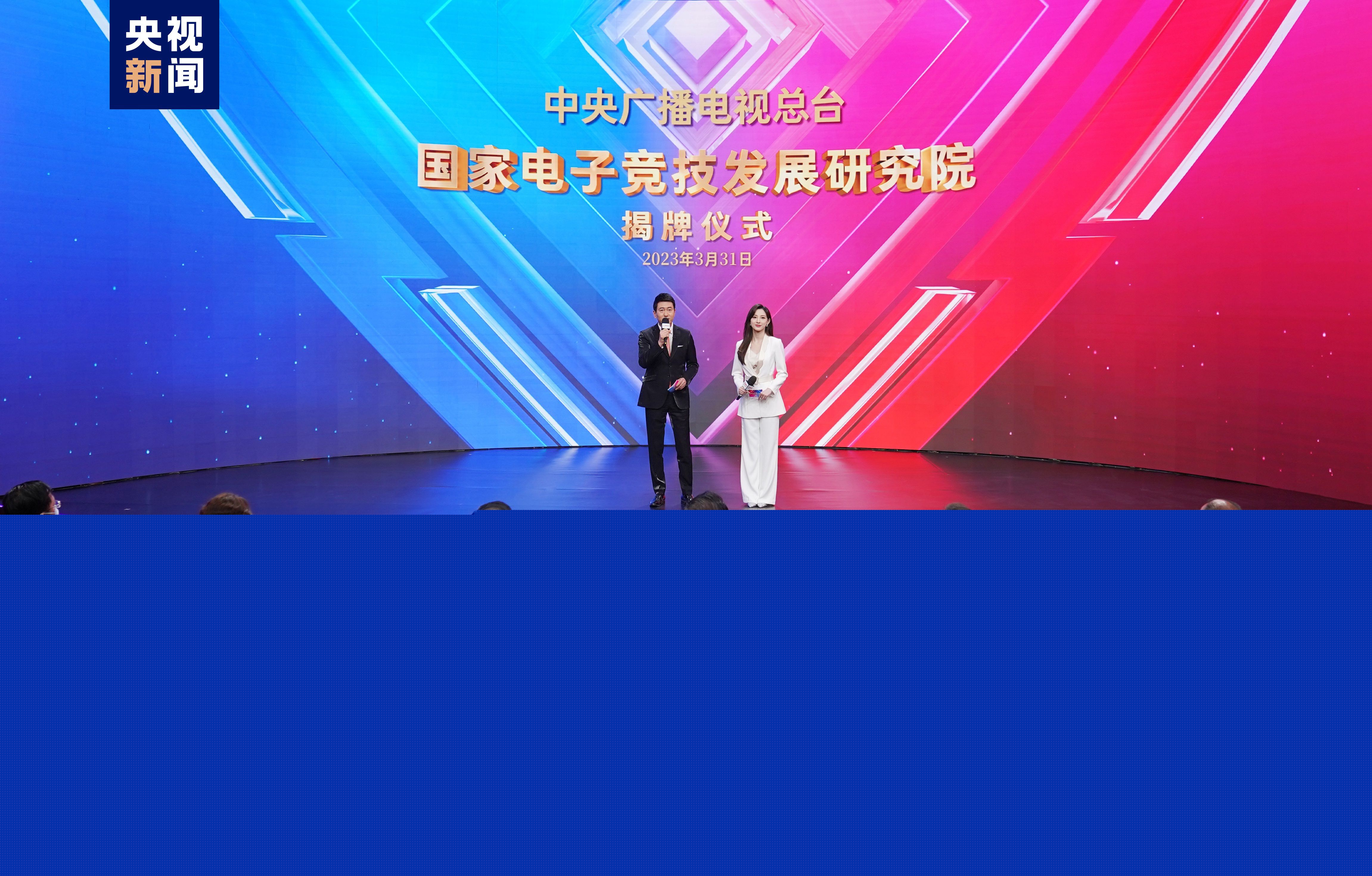 奕鸿游泳健身会所室内游泳池