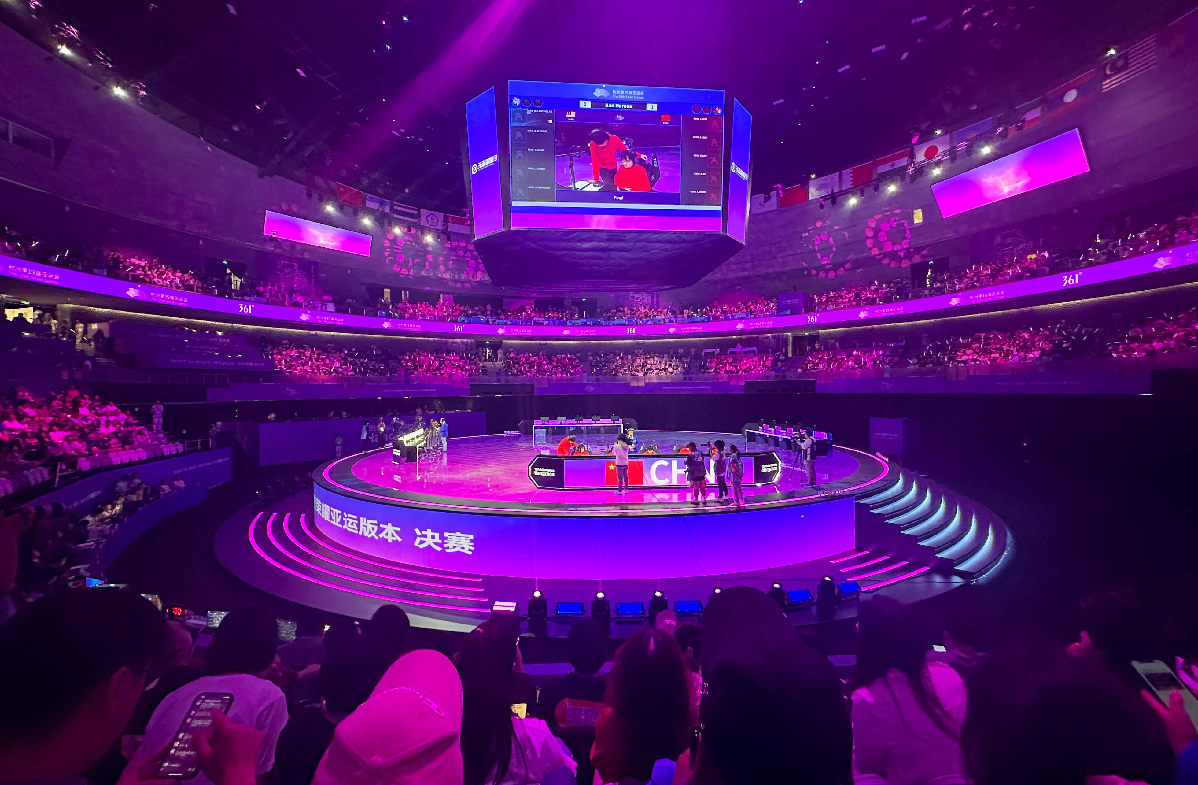 乒乓球台怎么锁上去的啊