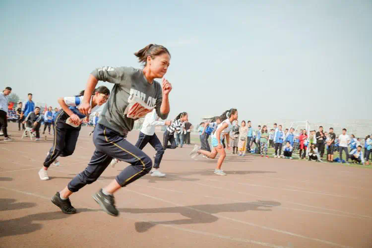 女孩子怎么选择网球拍